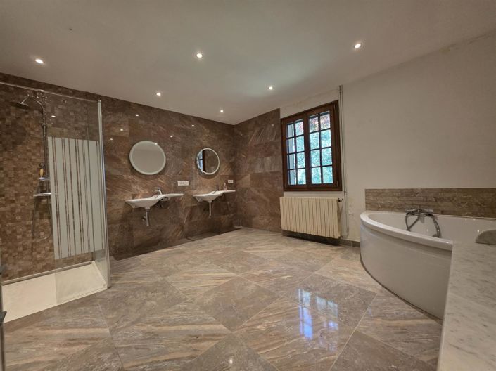 Image No.12-4 Bed House for sale