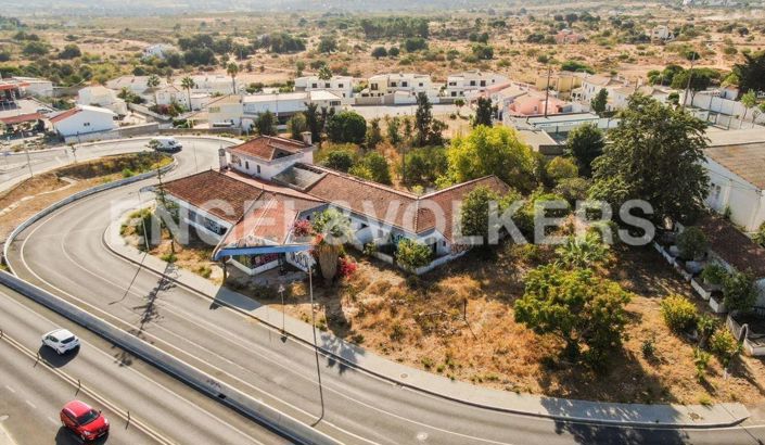 Image No.1-26 Bed House for sale