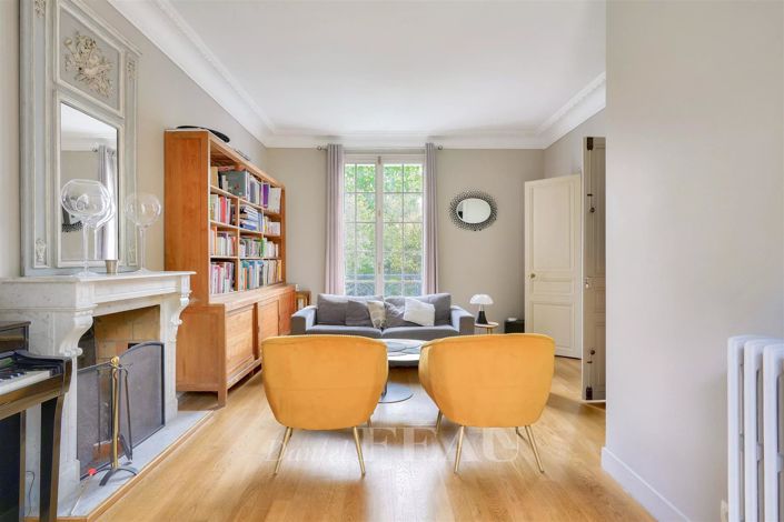 Image No.10-5 Bed House for sale