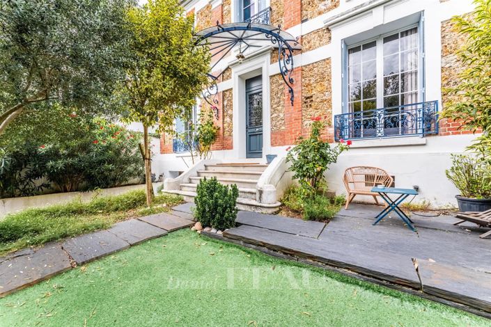 Image No.2-5 Bed House for sale