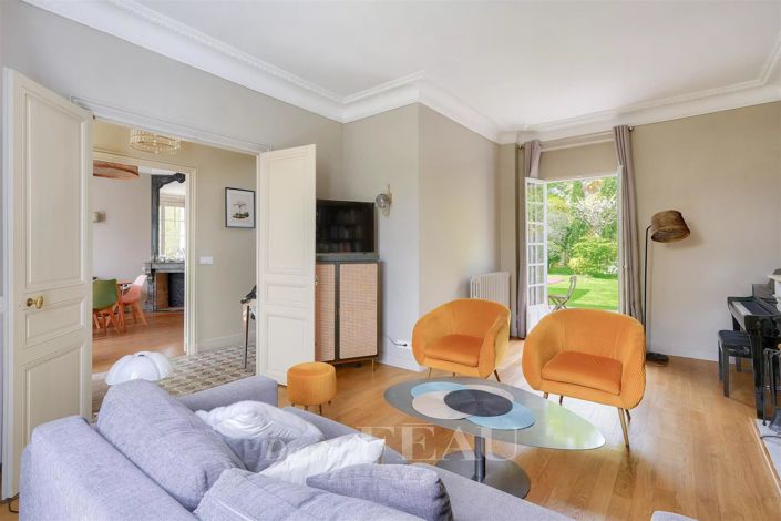 Image No.3-5 Bed House for sale