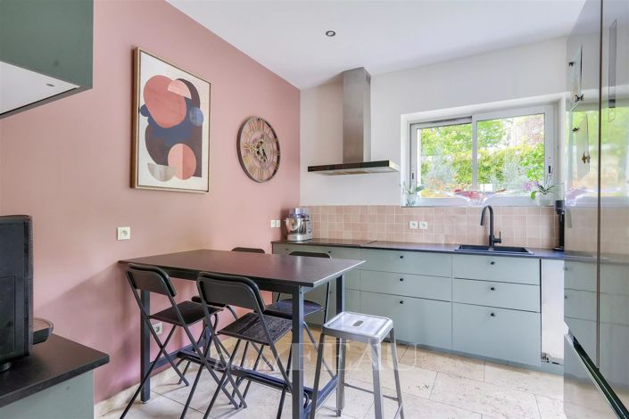 Image No.7-5 Bed House for sale