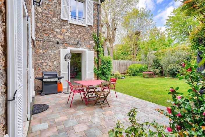 Image No.8-5 Bed House for sale