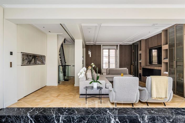 Image No.9-4 Bed House for sale