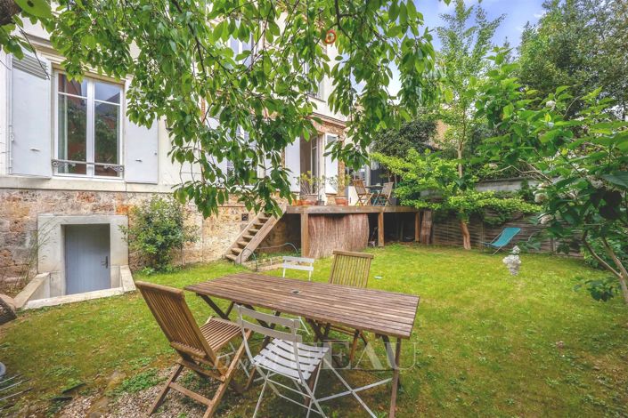 Image No.1-4 Bed House for sale