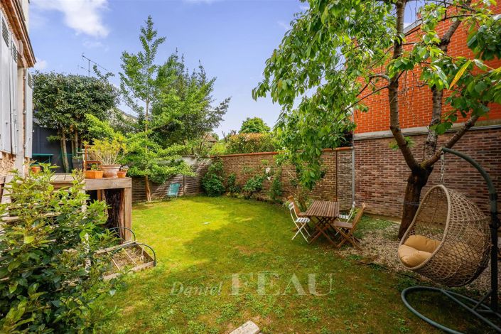 Image No.2-4 Bed House for sale