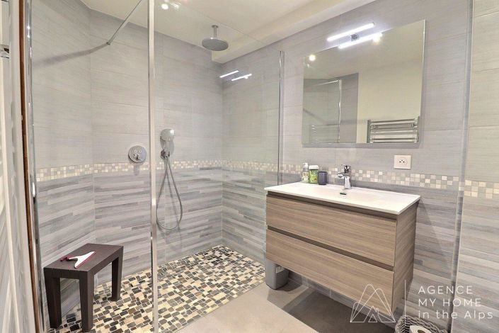 Image No.15-7 Bed Property for sale