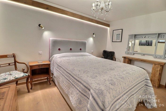 Image No.17-7 Bed Property for sale