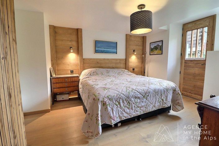 Image No.20-7 Bed Property for sale