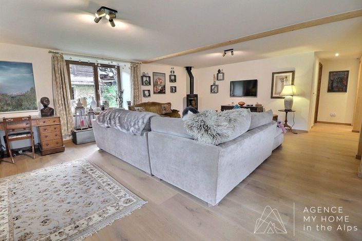 Image No.28-7 Bed Property for sale