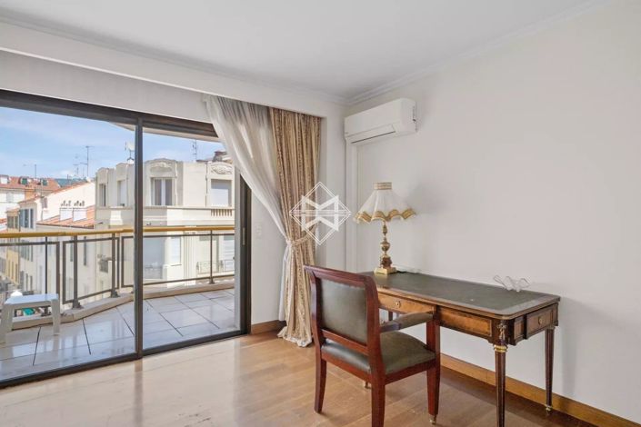 Image No.19-4 Bed Apartment for sale