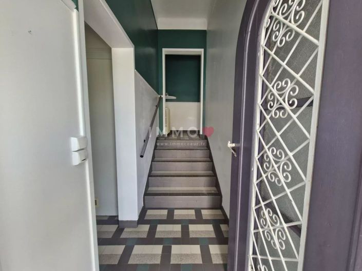 Image No.12-2 Bed House for sale