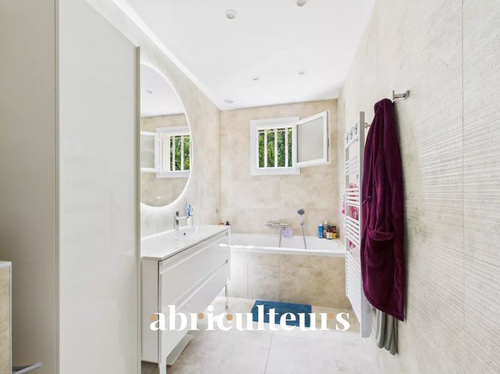 Image No.17-4 Bed House for sale