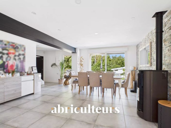 Image No.6-4 Bed House for sale