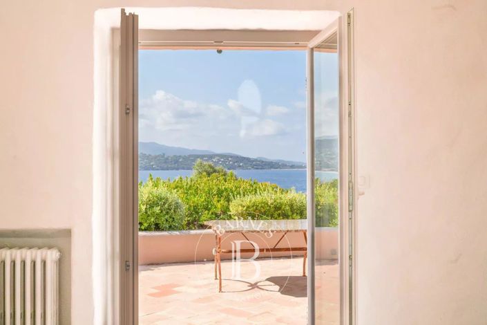 Image No.4-5 Bed House for sale