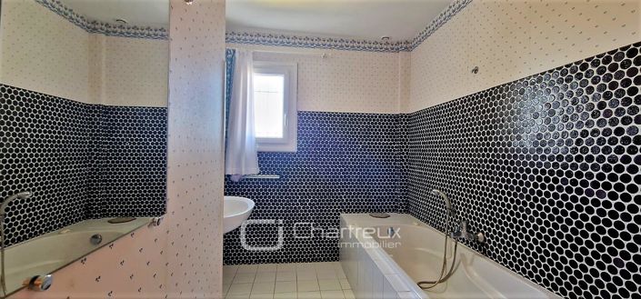 Image No.8-6 Bed House for sale