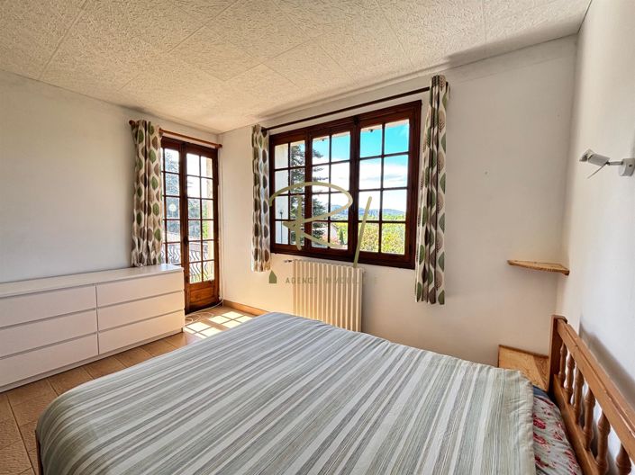 Image No.6-6 Bed House for sale