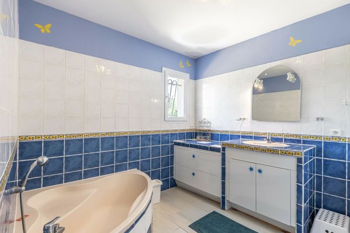 Image No.11-5 Bed House for sale