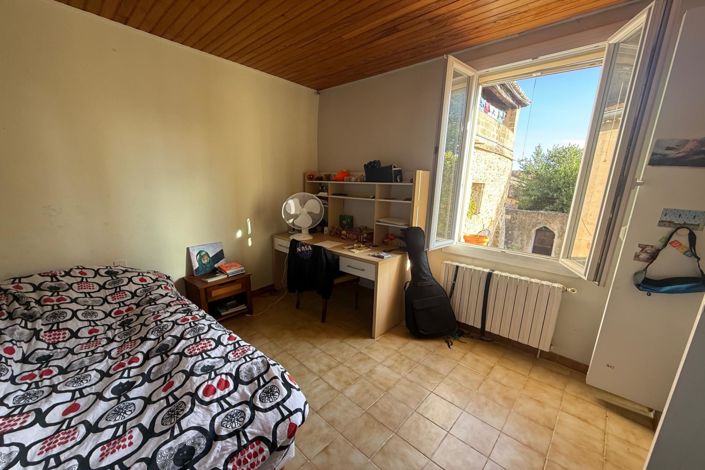 Image No.10-3 Bed House for sale