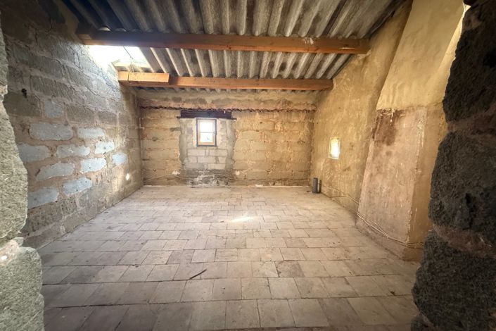 Image No.10-3 Bed House for sale