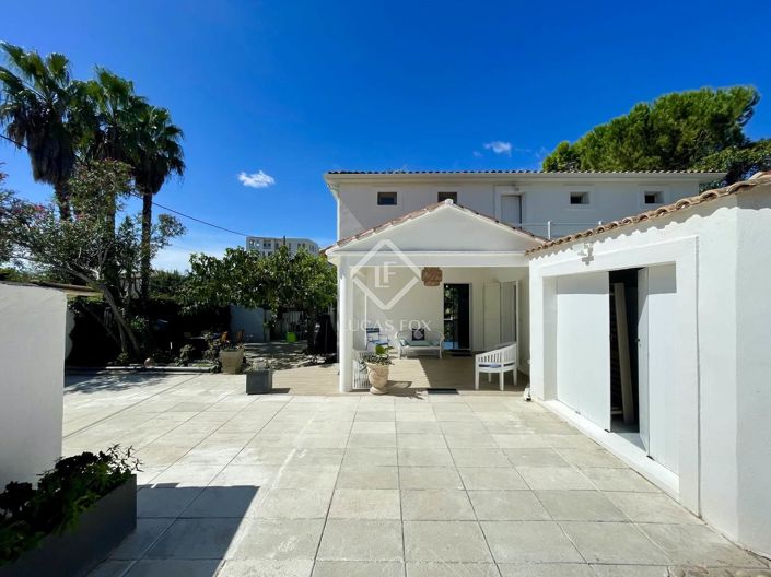 Image No.22-8 Bed House for sale