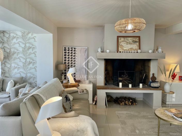 Image No.3-8 Bed House for sale