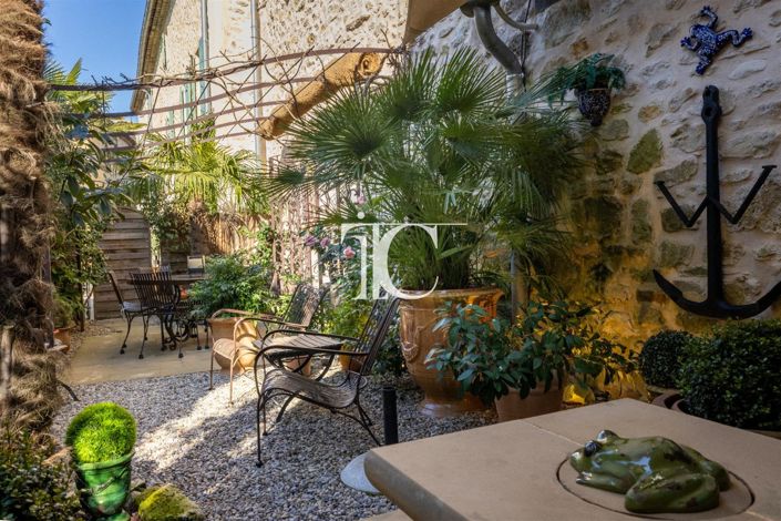 Image No.1-5 Bed House for sale