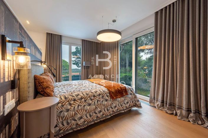 Image No.14-4 Bed House for sale