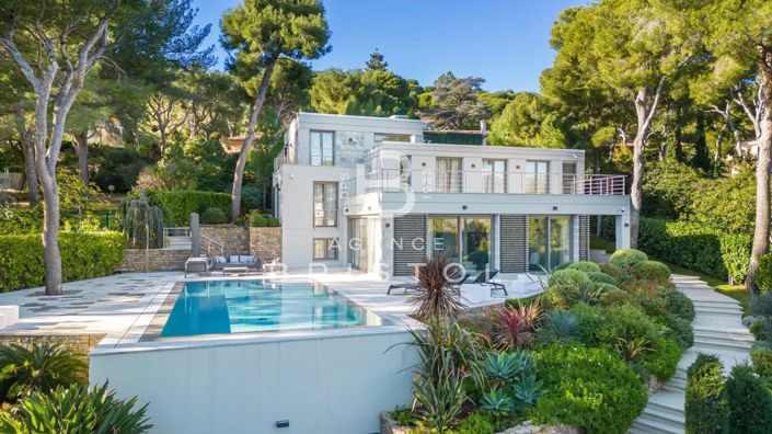 Image No.2-4 Bed House for sale