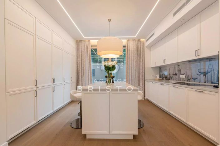 Image No.8-4 Bed House for sale