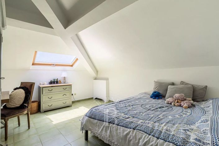 Image No.10-7 Bed House for sale