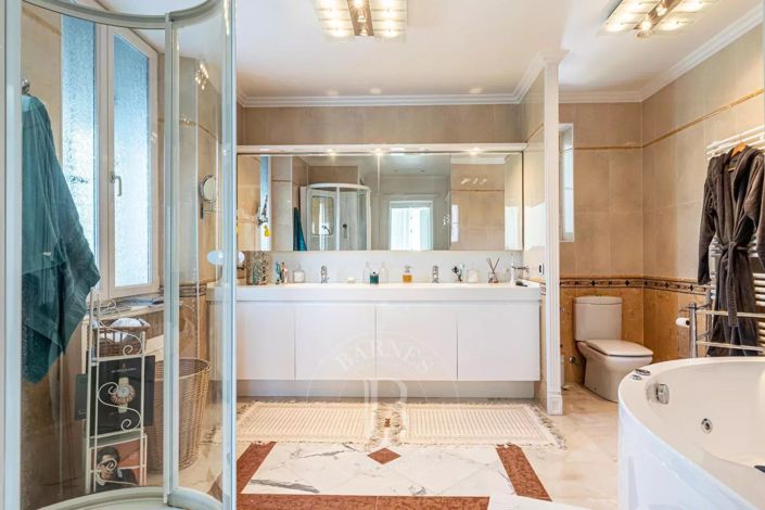 Image No.8-7 Bed House for sale