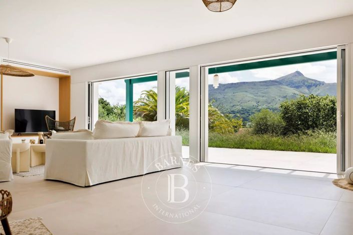 Image No.10-6 Bed House for sale