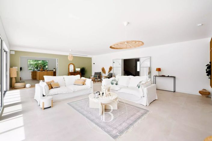 Image No.11-6 Bed House for sale