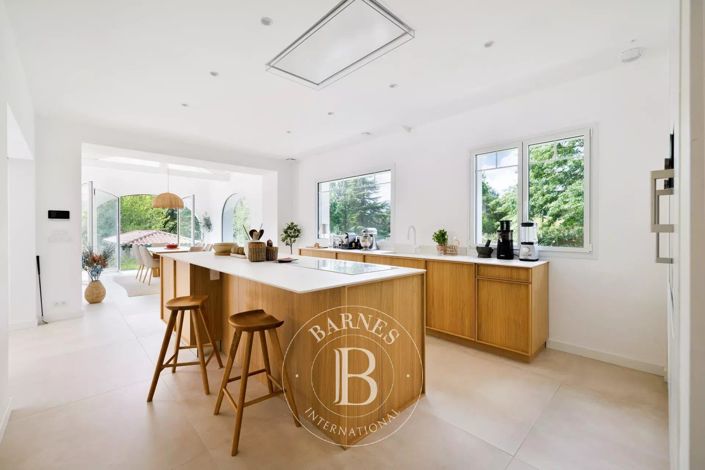 Image No.14-6 Bed House for sale