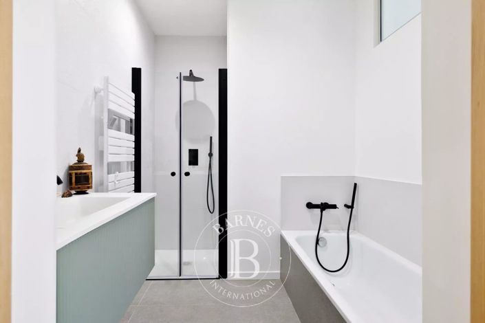 Image No.16-6 Bed House for sale