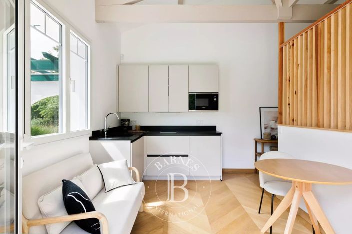 Image No.23-6 Bed House for sale