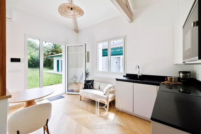 Image No.24-6 Bed House for sale