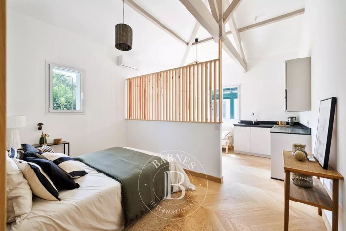 Image No.25-6 Bed House for sale