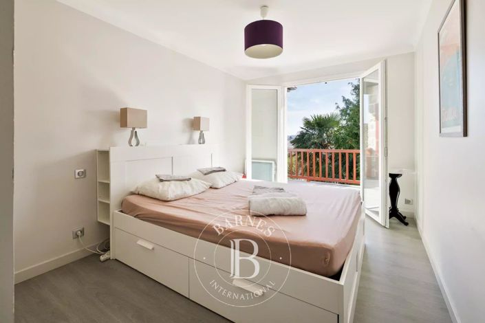 Image No.12-8 Bed House for sale