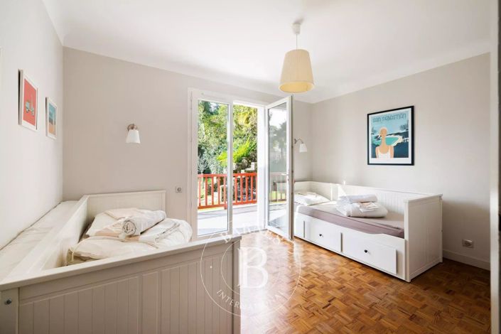 Image No.14-8 Bed House for sale