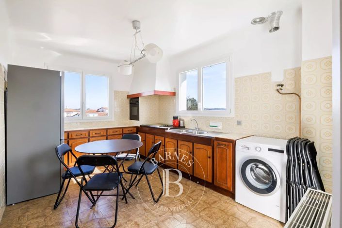 Image No.20-8 Bed House for sale