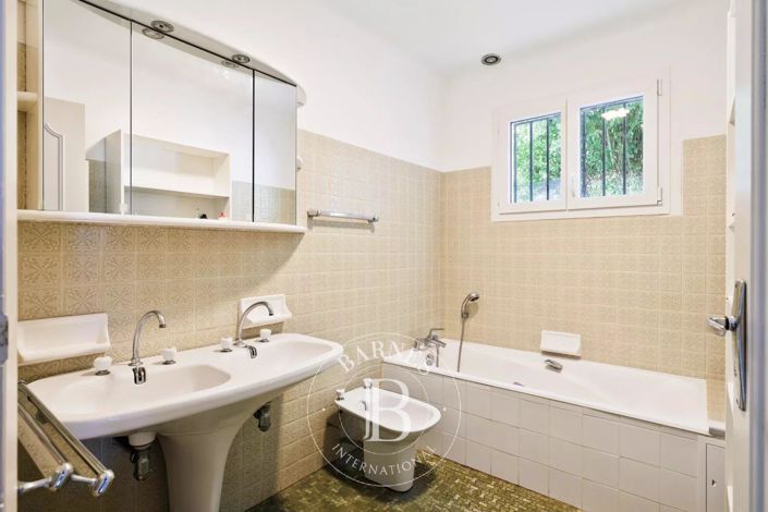 Image No.23-8 Bed House for sale