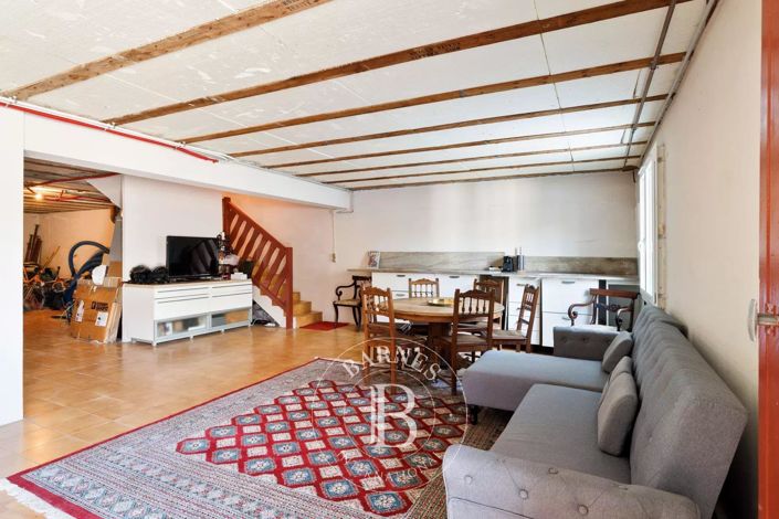 Image No.26-8 Bed House for sale