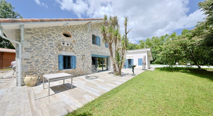 Image No.2-5 Bed House for sale