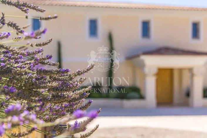 Image No.1-6 Bed House for sale