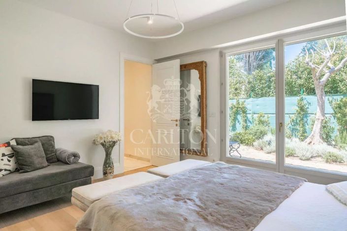 Image No.12-6 Bed House for sale