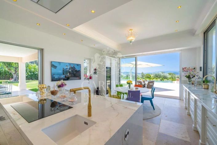 Image No.8-6 Bed House for sale