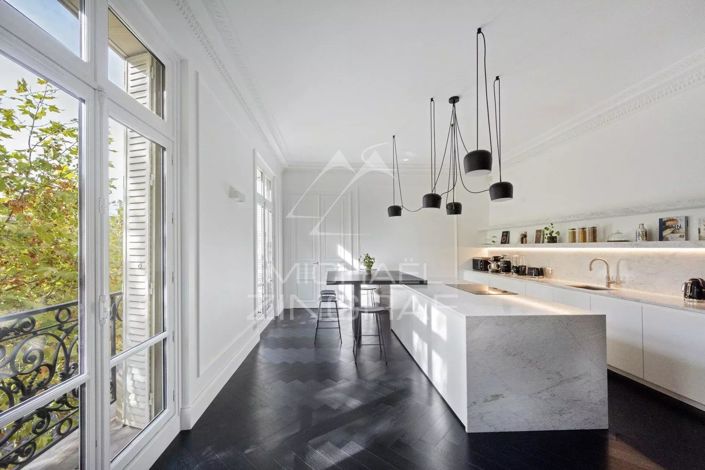 Image No.10-6 Bed Apartment for sale