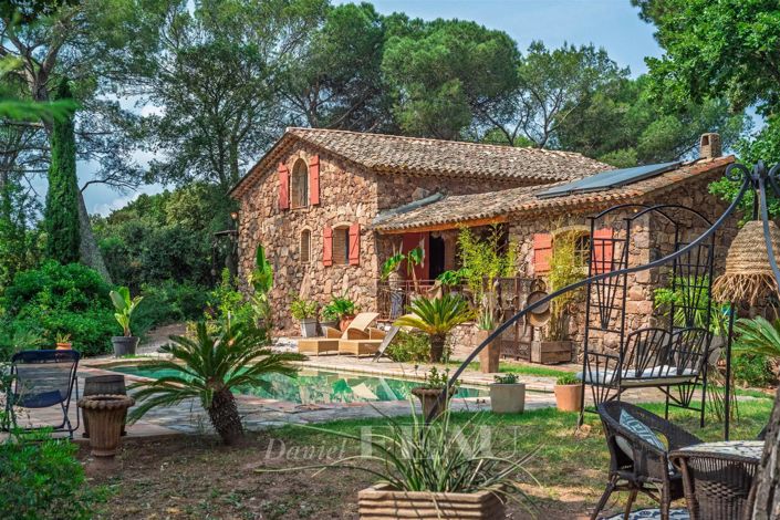 Image No.1-5 Bed House for sale